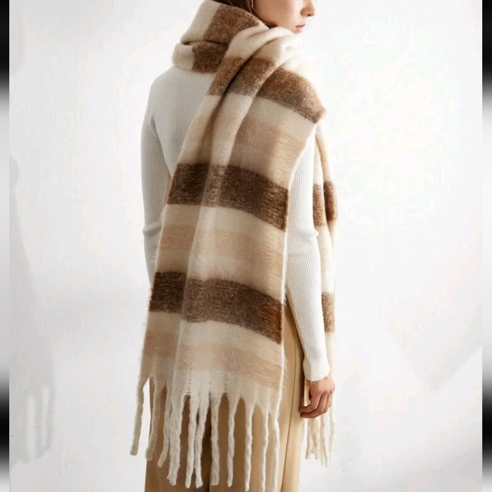 SHEIN Fringe Knit Scarf